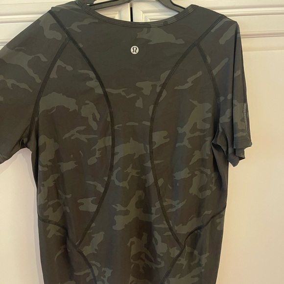 lululemon athletica Camo Black Top - Picture 3 of 7